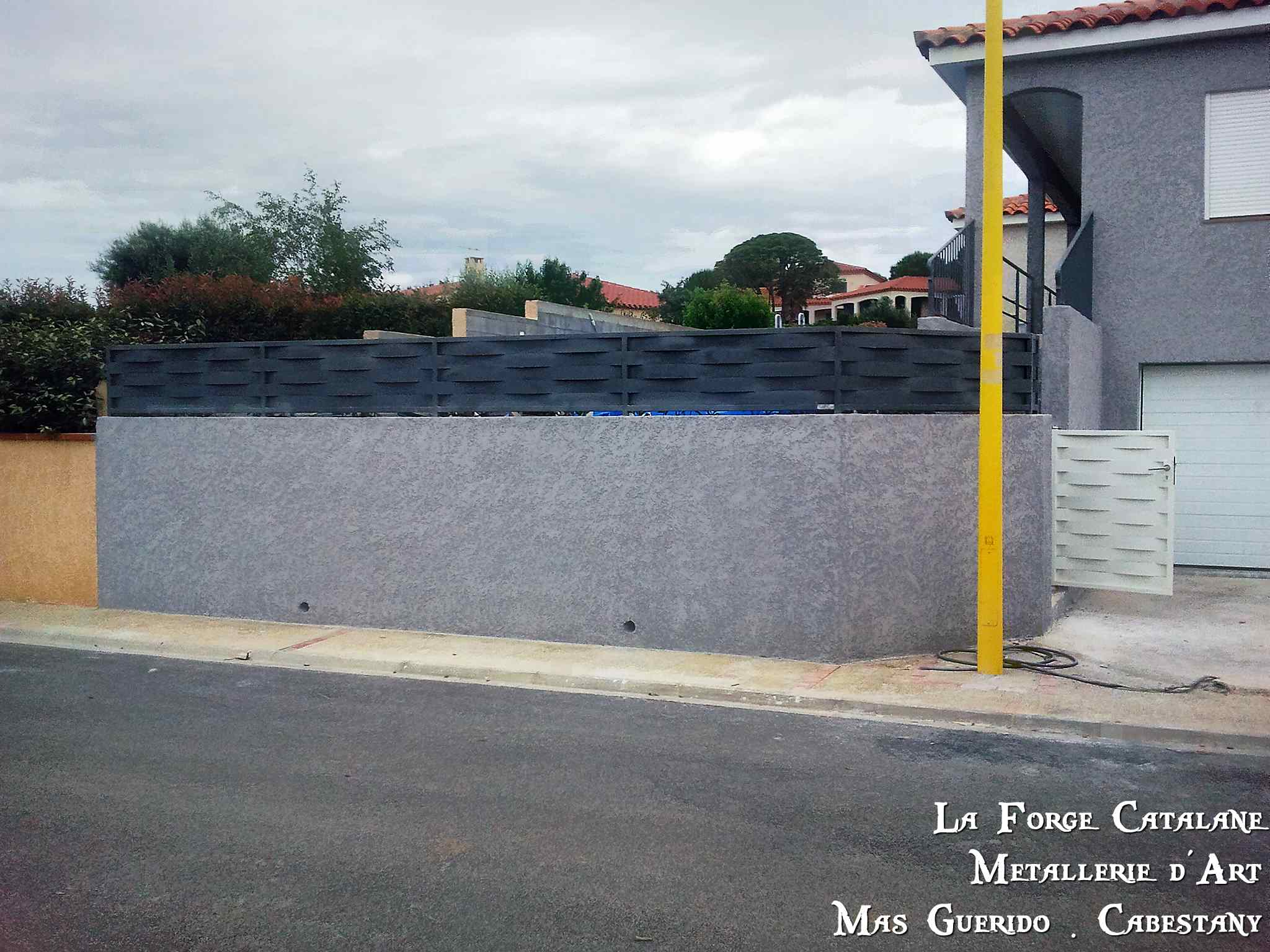 rehausse cloture panneaux lames tole effet vannerie forge catalane 2.jpg